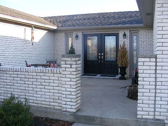 3rd image of 733 James Ln