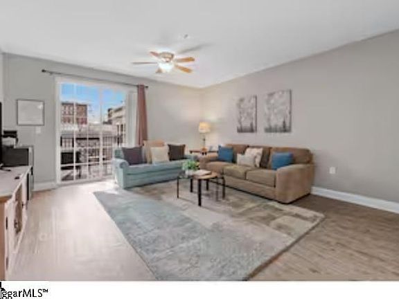 2nd image of 10 E Washington St APT 2I