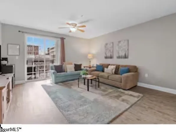 10 E Washington St APT 2I, Greenville, SC 29601