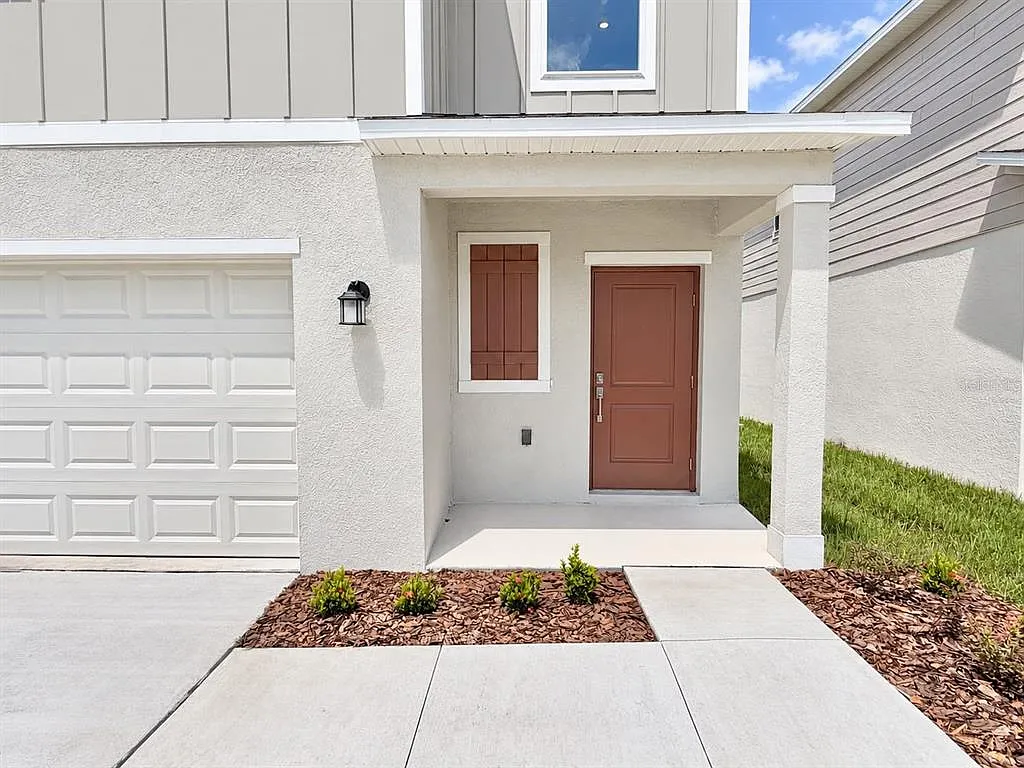 4 bed, 2.5 bath, 1880 sqft, $2,100 — Photo 2