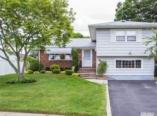 3859 Susan Ct, Seaford, NY 11783