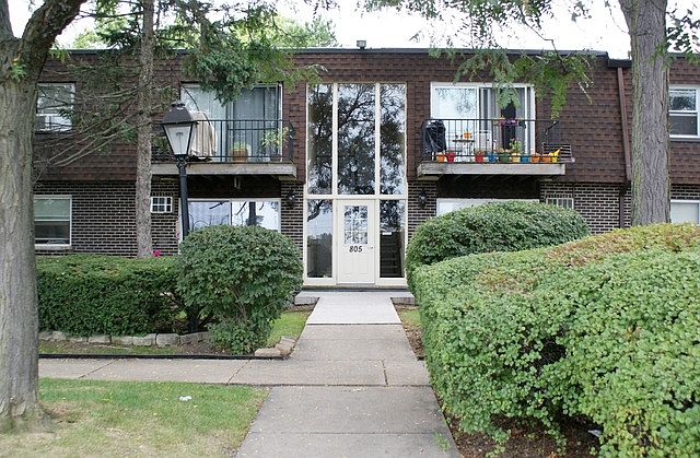 1st image of 805 Grove Dr APT 106