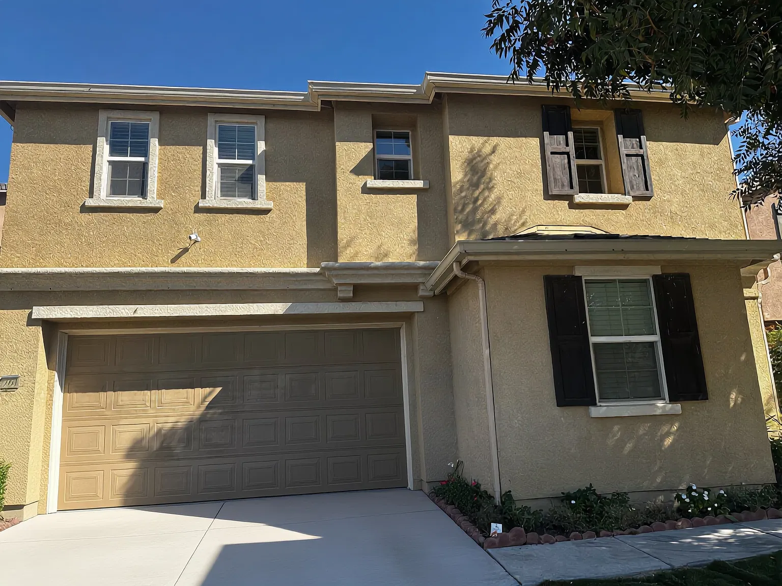 5 bed, 2128 sqft, $2,900 — Photo 2