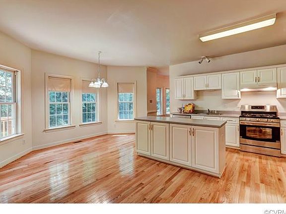 5th image of 9001 Echo Lake Dr