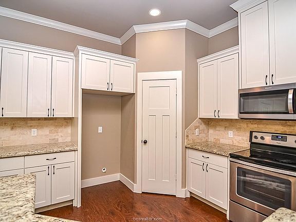 4th image of 411 S Hutchins St