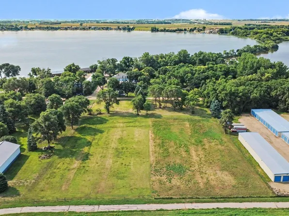 6090 Dakota Ave, Madison, SD 57042