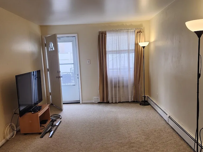 119 Oakland Ave — Photo 2