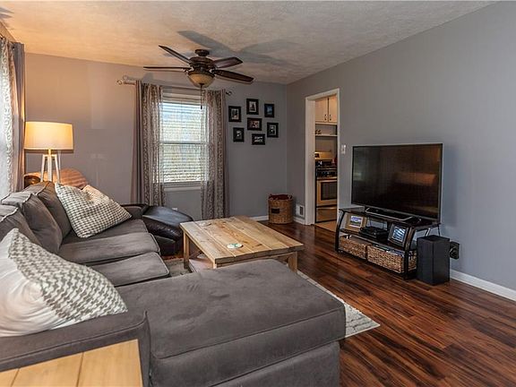 5th image of 6332 N Burlington Ave