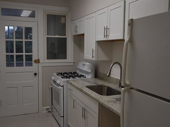 3rd image of 4515 Avondale St APT 2