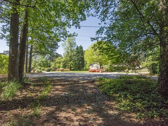 5th image of 140 Blackland Ct E