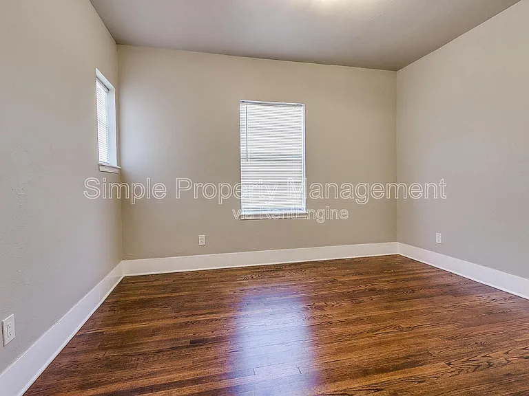 421 NW 25th St — Photo 15
