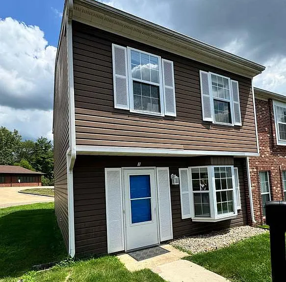 1 Sycamore Row — Photo 1