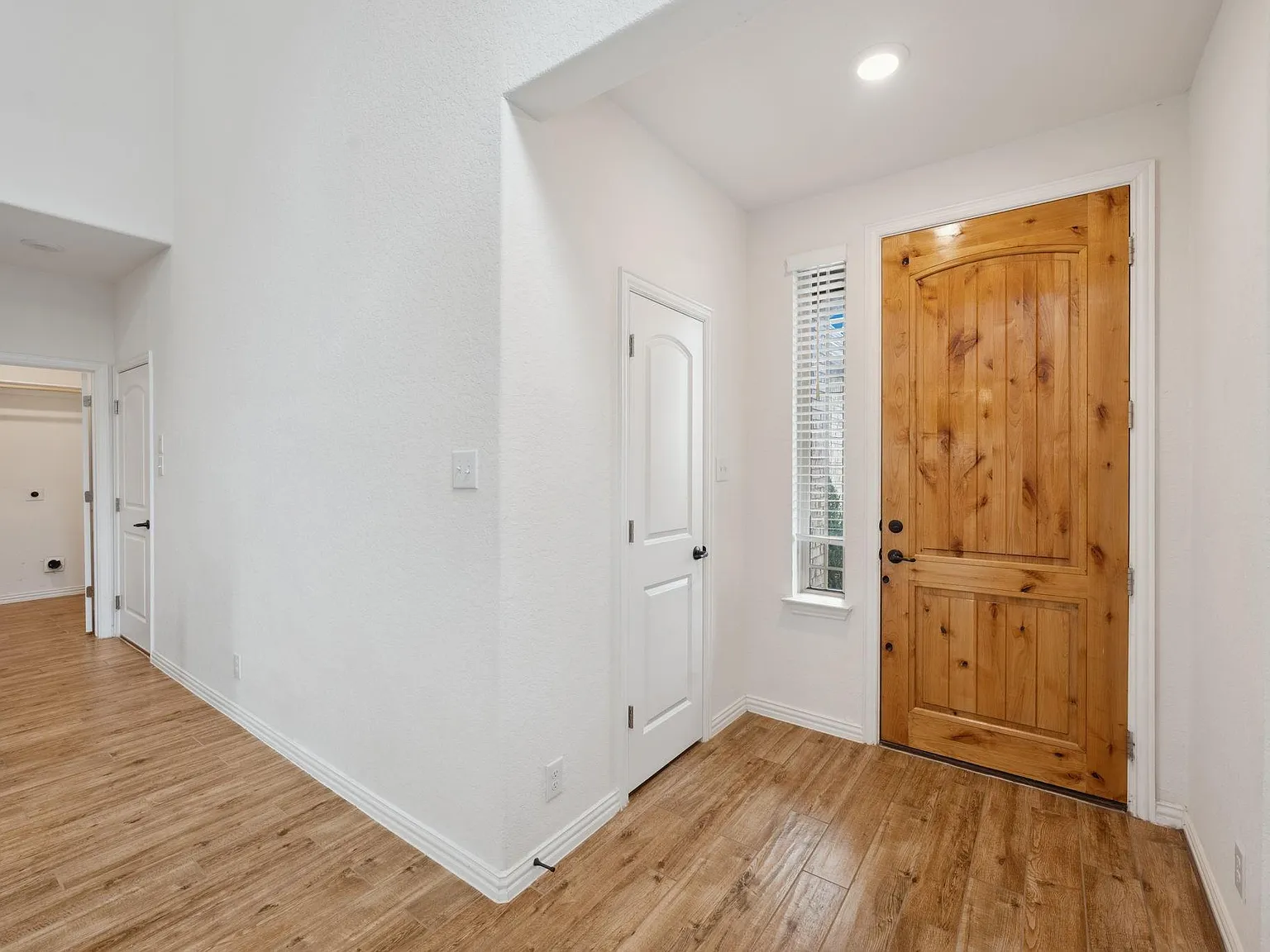 3 bed, 2.5 bath, 1874 sqft, $2,600 — Photo 3