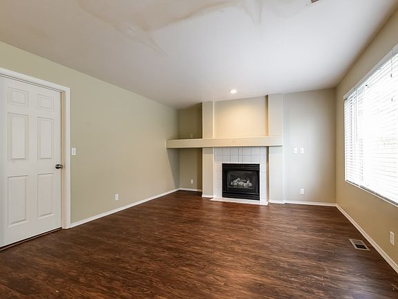 5th image of 5912 70th Ave NE