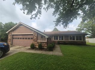 829 Southview Dr, Englewood, OH 45322