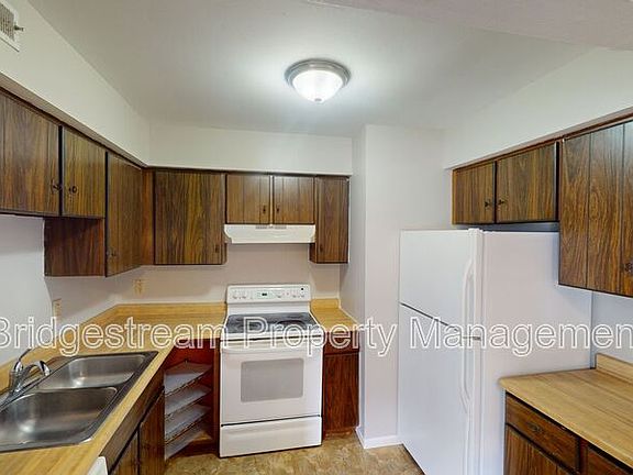 2nd image of 1413 Forest Ln