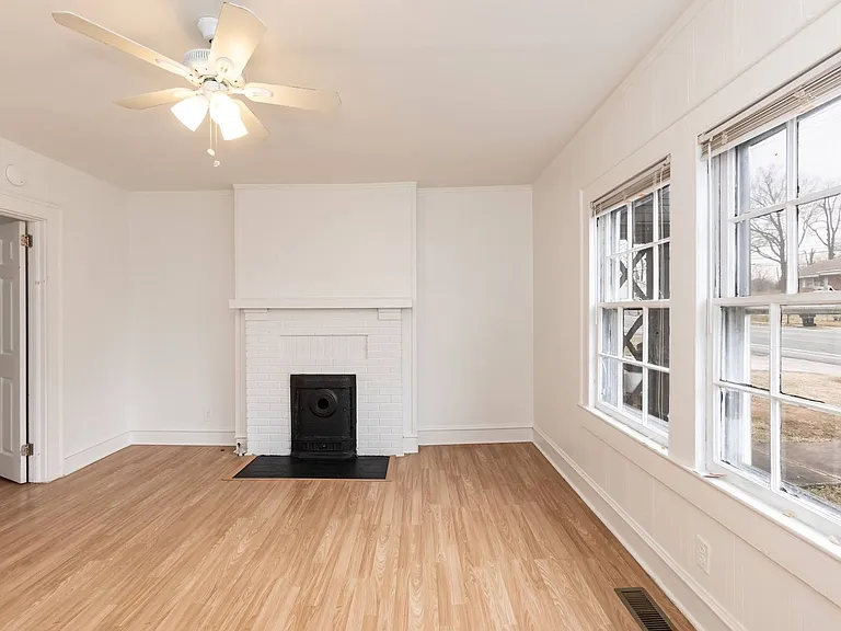 N Main St Duplex — Photo 11