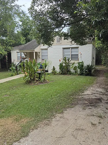 106 Cavalier Dr Photo 1