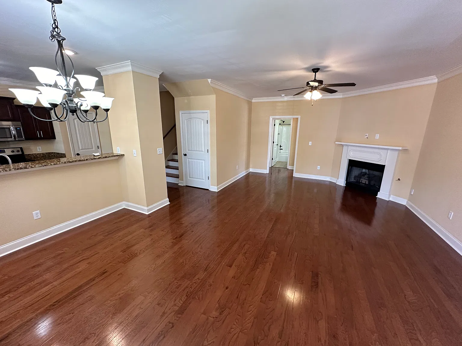 3 bed, 1716 sqft, $2,800 — Photo 2