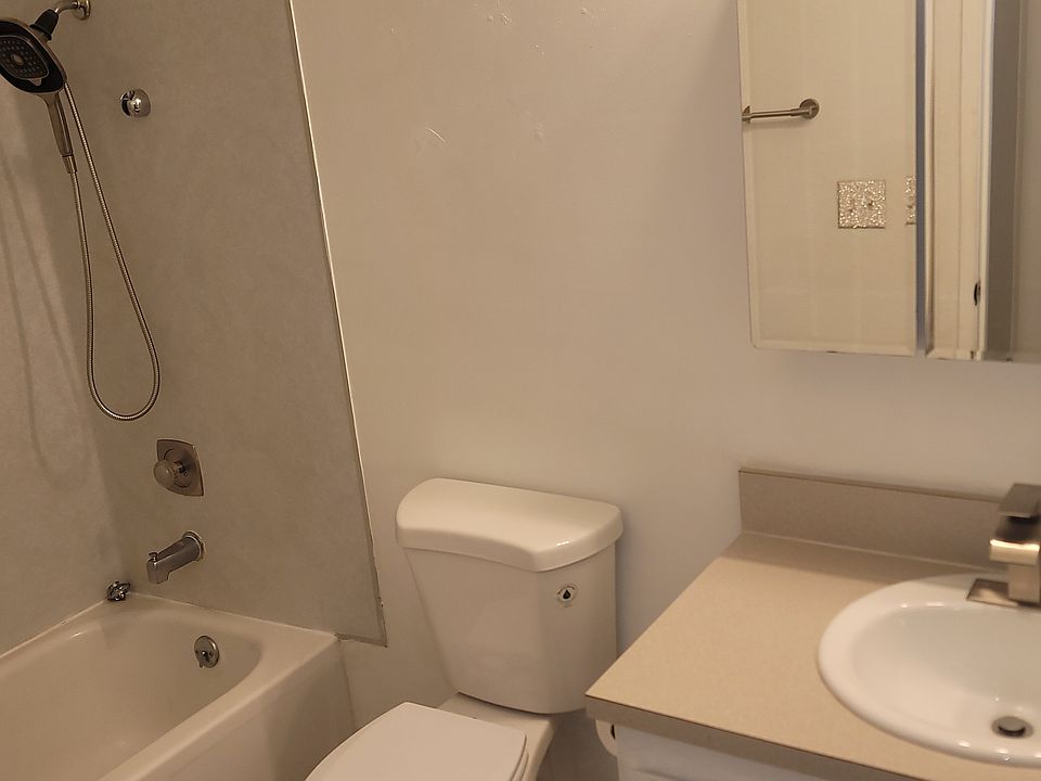 1st image of 17431 Ambaum Blvd S #D
