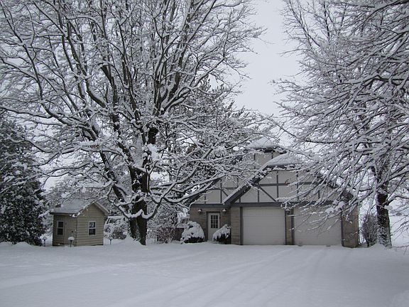 Garage and playhouse in wint