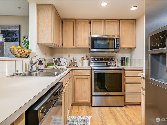 4th image of 823 N 161st Place #104