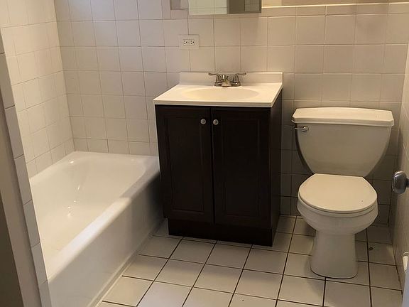 4th image of 978 W 19th St #6666231