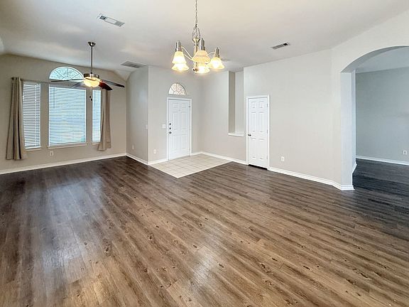4th image of 3104 Hoffman Dr