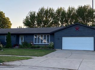 4 Briarstone Ct, Mason City, IA 50401