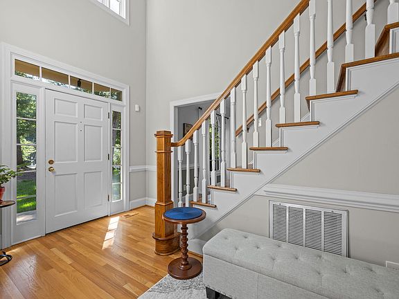 4th image of 5 Sagamore Pl