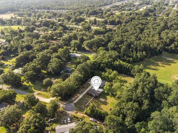 464 Tall Pines Rd, Cantonment, FL 32533
