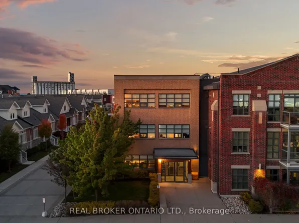 1 Shipyard Ln #302, Collingwood, ON L9Y 0W2