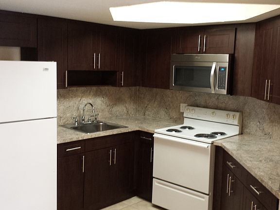 4th image of 8215 Lake Dr #405