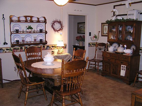 FORMAL DINING AREA