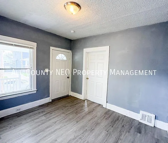 3452 W 91st St #DOWN — Photo 2