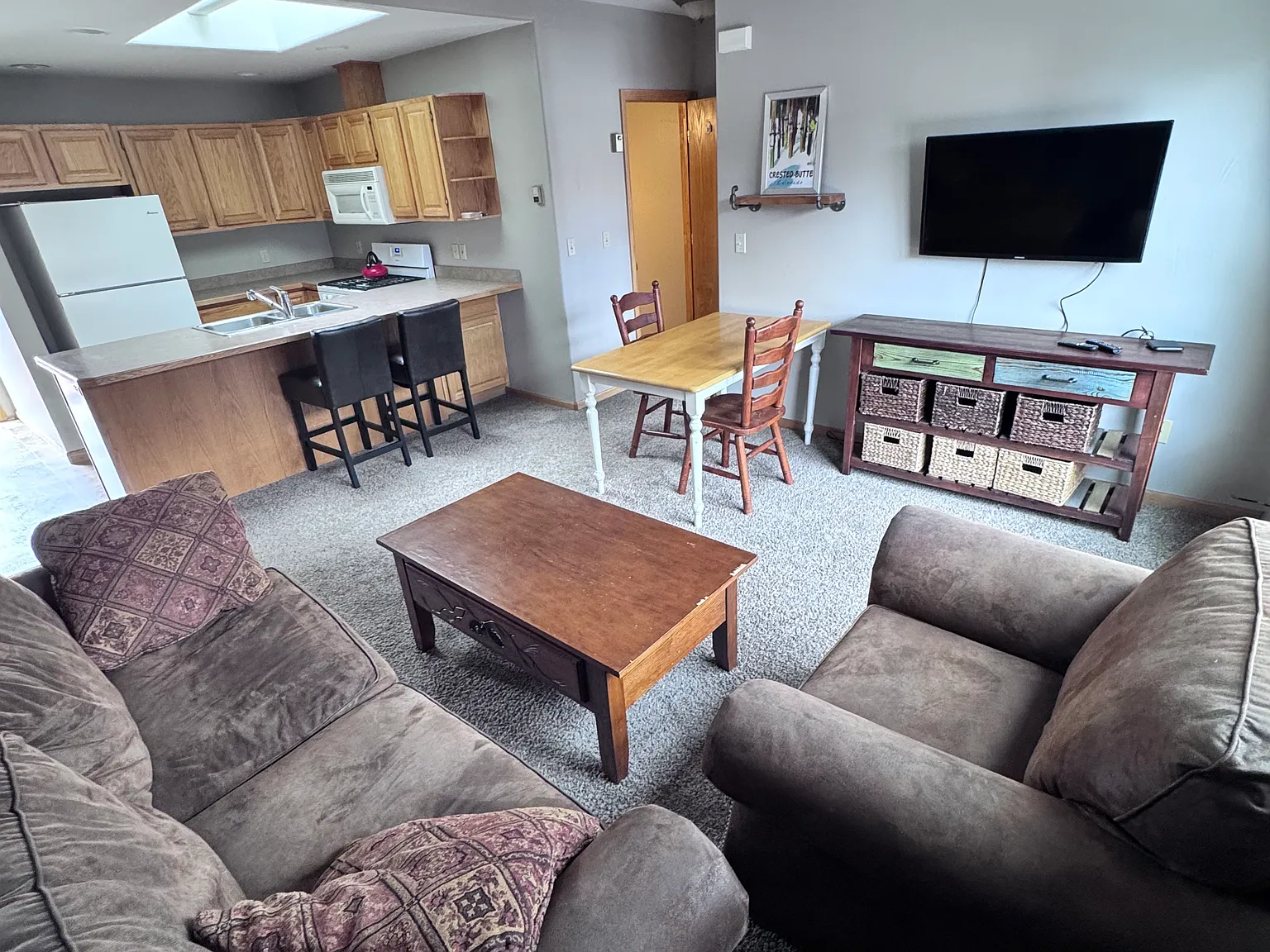 300 Belleview Ave — Photo 2