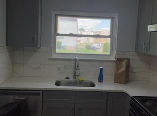 828 Lawler St, Philadelphia, PA 19116