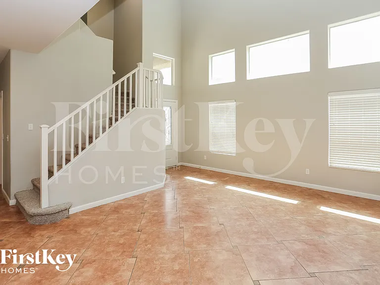 6425 Casamar St — Photo 3