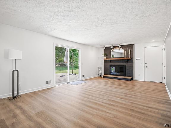 3rd image of 8 Putnam Cir
