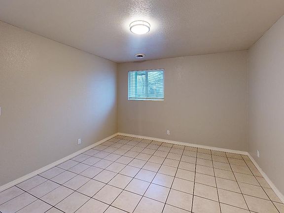 4th image of 360 E Elm Ave #B