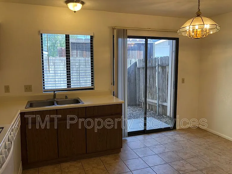 172 W Price St #2 — Photo 8