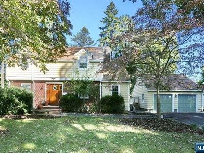 554 Central Ave, River Vale, NJ, 07675