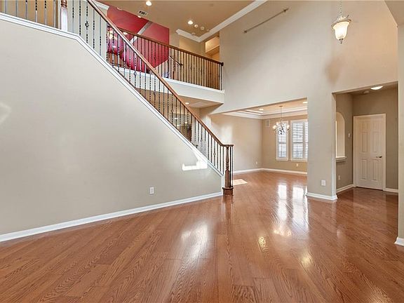 4th image of 10012 Valderrama Dr