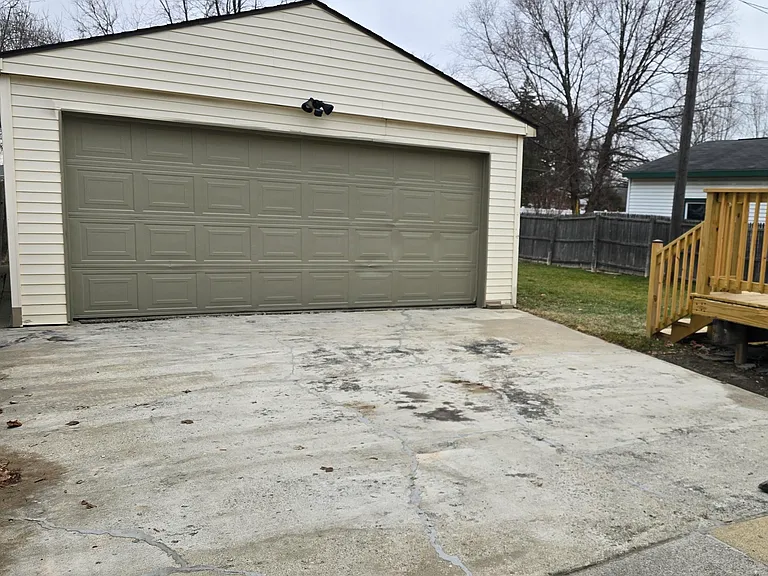 11921 Belmont Ave — Photo 2