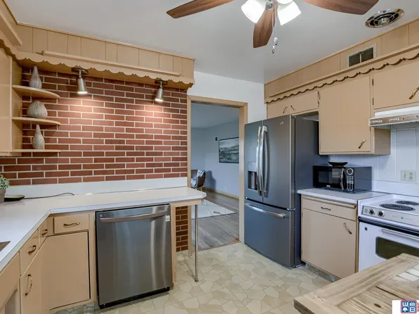 2433 S 40th St, Lincoln, NE 68506