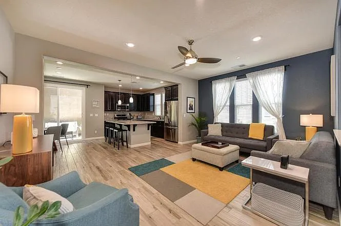 1009 Dennington Pl — Photo 4
