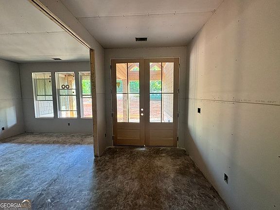 4th image of 109 Heights Ave #5