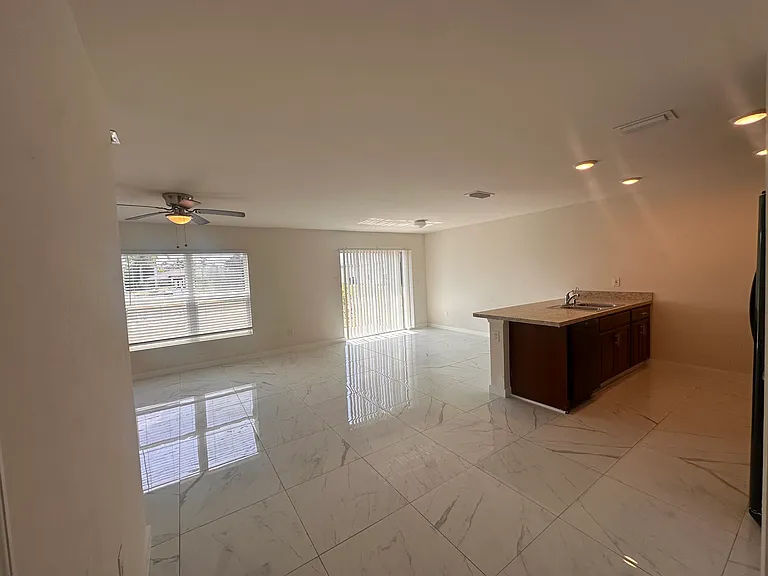 2927 NW 4th Pl — Photo 14