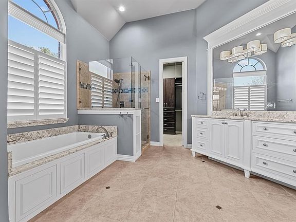 5th image of 1109 Normandy Dr