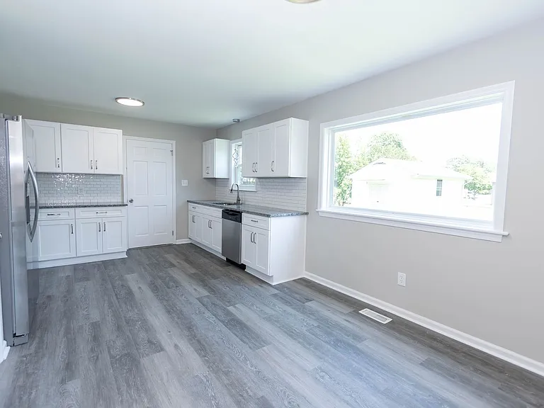 724 Lucas Creek Rd — Photo 7
